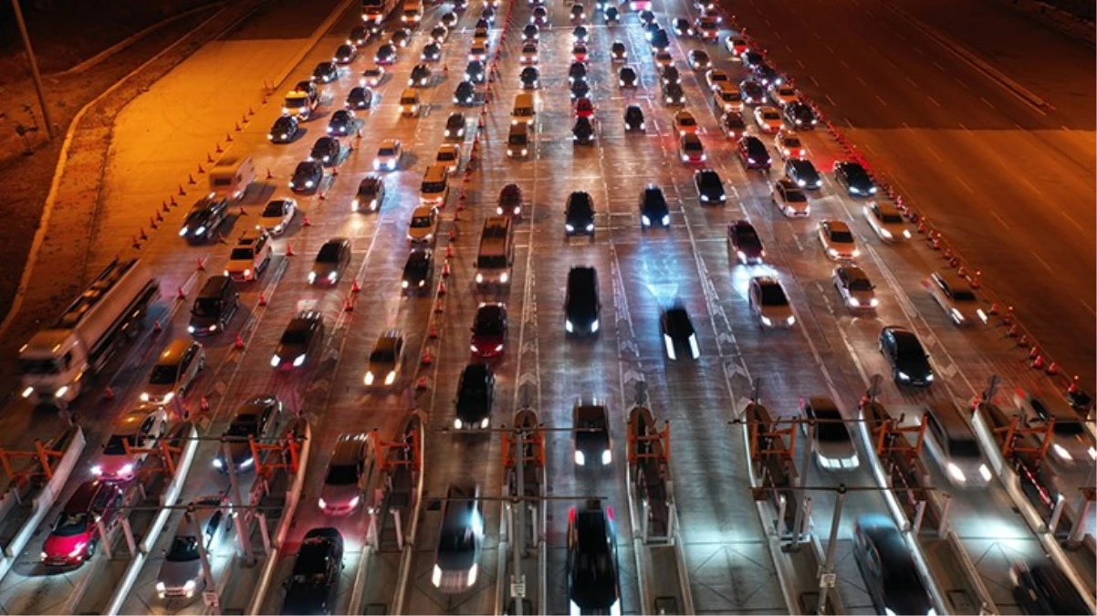 Bayram tatili sonrası dönüş trafiği! İstanbul-İzmir Otoyolu ve Osmangazi Köprüsü’nde hareketlilik sürüyor