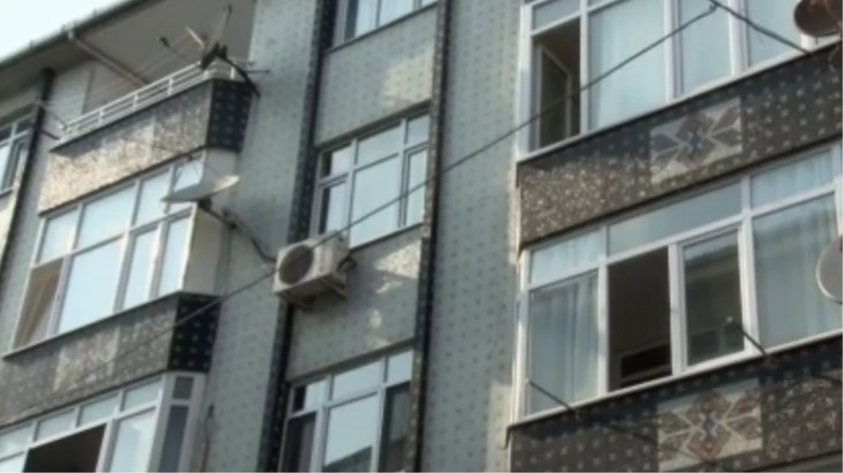 Ukraynalı turist, binanın dördüncü katından düşerek hayatını kaybetti