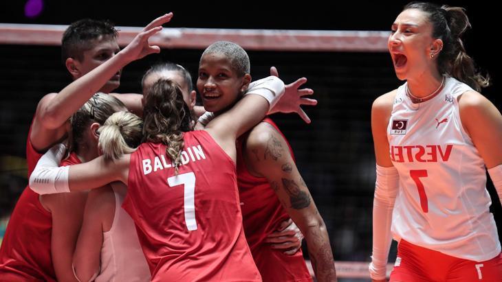 Ne yaptın Hande Baladın! Milli takımda coştu