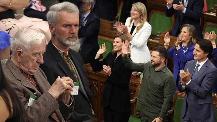 Nazi askerine alkış tuttular! Başbakan saatler sonra çark etti
