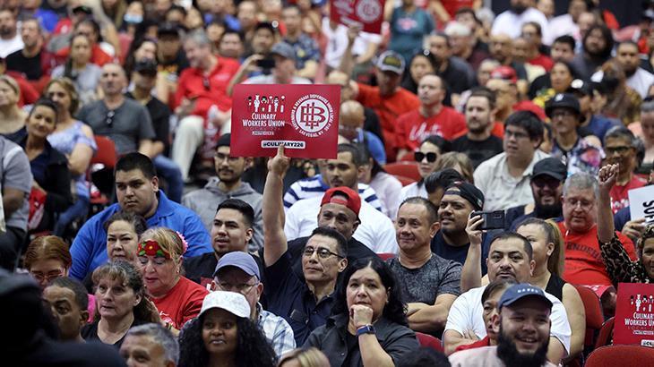 Hollywood’da senaristlerin ‘tarihi grevi’ resmen sona erdi