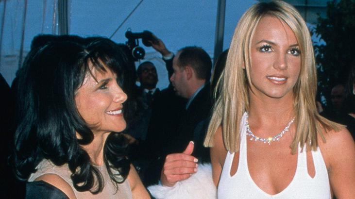 Milyoner şarkıcı annesine tek kuruş vermiyor! ‘Geçinebilmek için öğretmenliğe başladı’