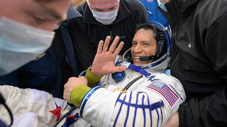 Rekor kırıldı! Astronot ve kozmonotlar dünyaya geri döndü