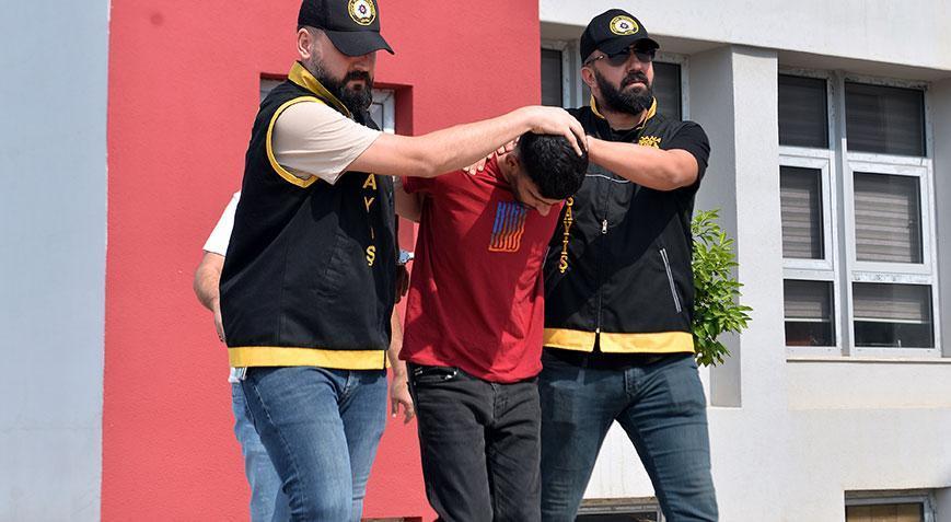 Babasını ve kendisini dövdüğünü iddia ettiği husumetlisini öldürdü