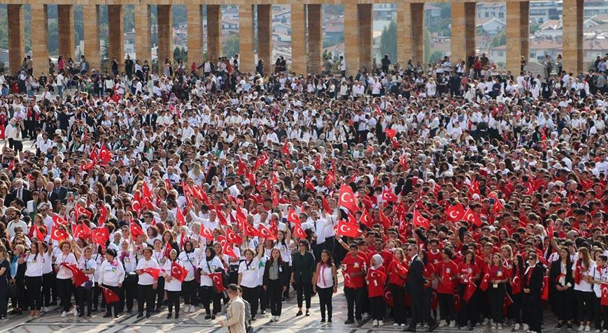 LÖSEV gönüllüleri 25. yıl buluşmasında Anıtkabir’i ziyaret etti