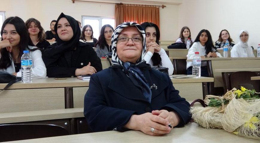 3 çocuk ve 4 torun sahibi! 59 yaşında üniversiteli oldu