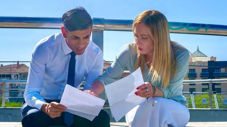 Meloni ve Sunak’tan insan kaçakçılığı çetelerini çökertmek mücadele sözü