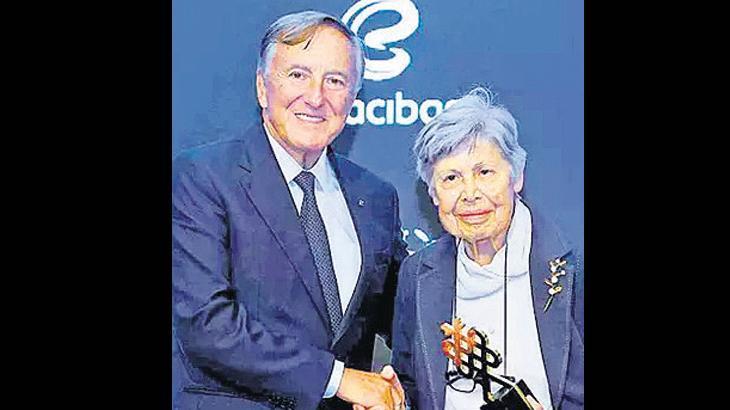 Eczacıbaşı Tıp Onur Ödülü Prof. Dr. Özalp’e verildi