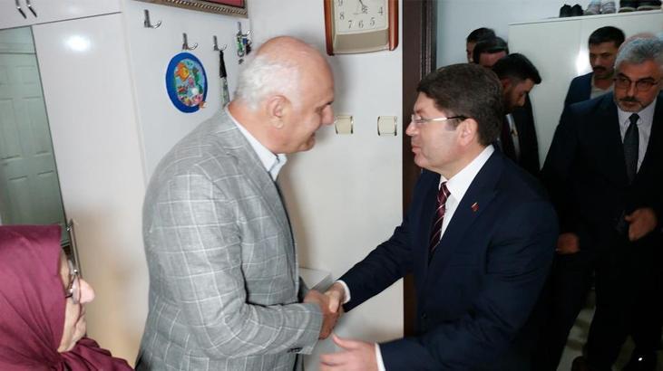 Bakan Tunç, Şehit Başsavcı Murat Uzun’un ailesini ziyaret etti