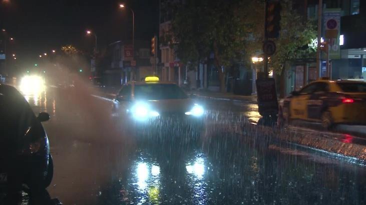 İstanbul’da sağanak yağış etkisini artırdı! Öğle saatlerine kadar sürecek