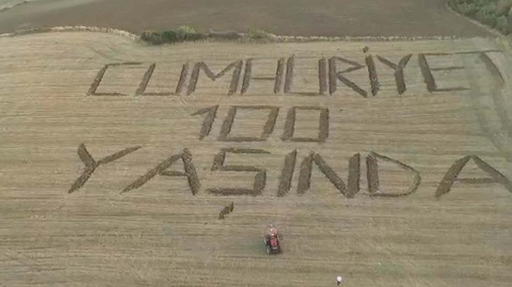 Tarlasına ‘Cumhuriyet 100 yaşında’ yazdı
