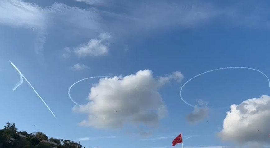 Türk yıldızları İstanbul semalarında ‘100’ çizdi