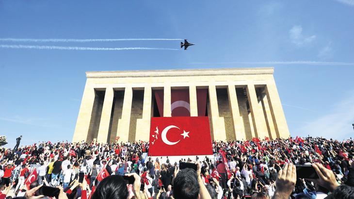 Ata’ya vefa! Dolmabahçe ve Anıtkabir’de büyük kalabalık