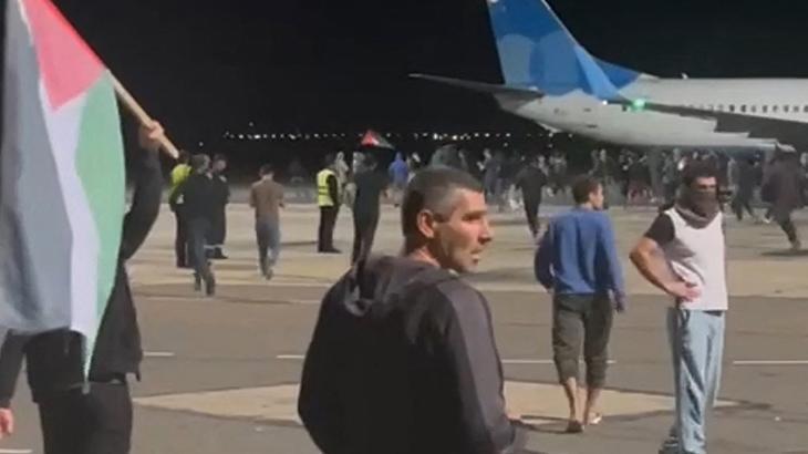 Havalimanında İsrail krizi! Uçak indi ülke karıştı