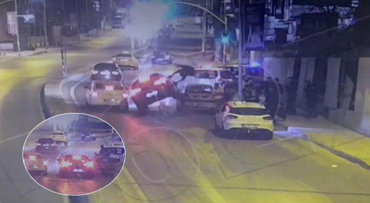 İstanbul’da dehşet anları! Bekçi aracın tavanına düştü