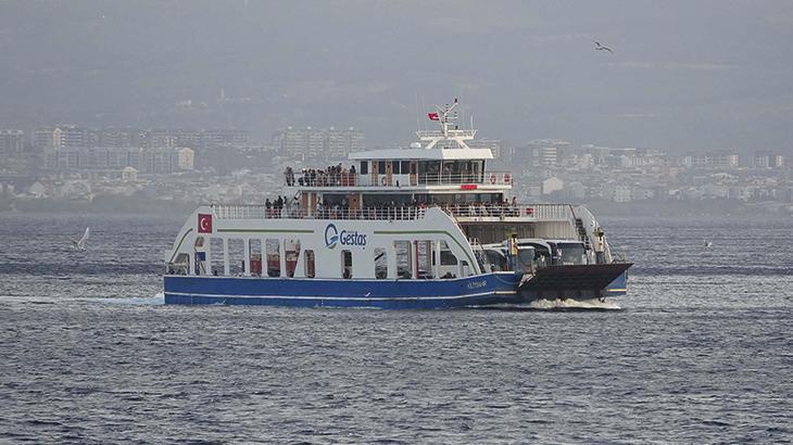 Çanakkale’de feribot seferlerine ‘fırtına’ engeli