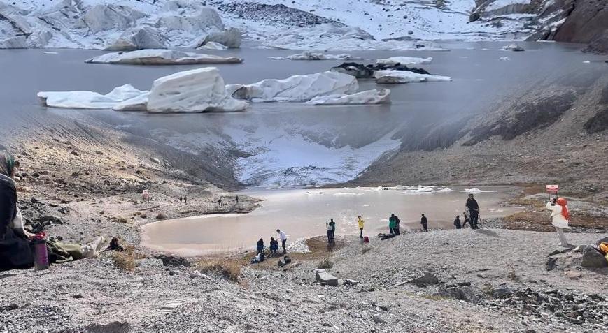 Burası ne Alpler ne de Himalayalar! Sabahın ilk ışıklarında yola çıktılar