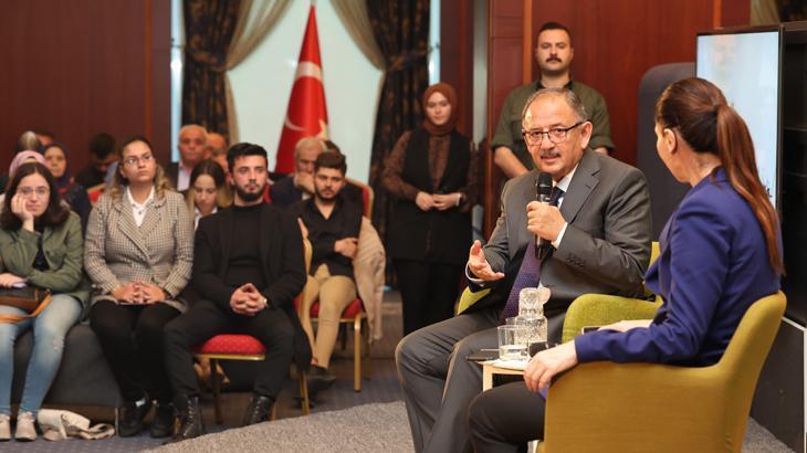 Bakan Özhaseki gençlerle buluştu: ’50 bin konutu teslim edeceğiz’