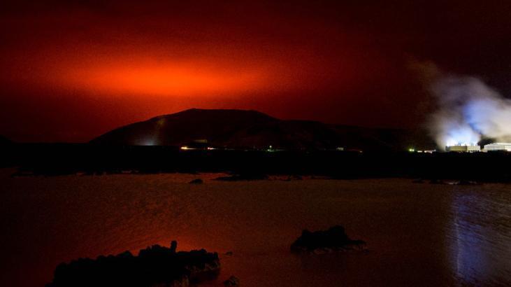 İzlanda’da sismik hareketlilik! Birçok yolda yarık oluştu