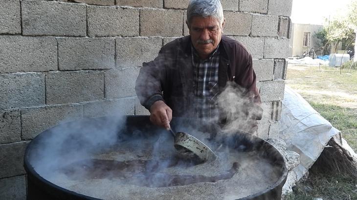 50 yıldır aynı işi yapıyor: Litresi 180 ila 200 liradan satılıyor