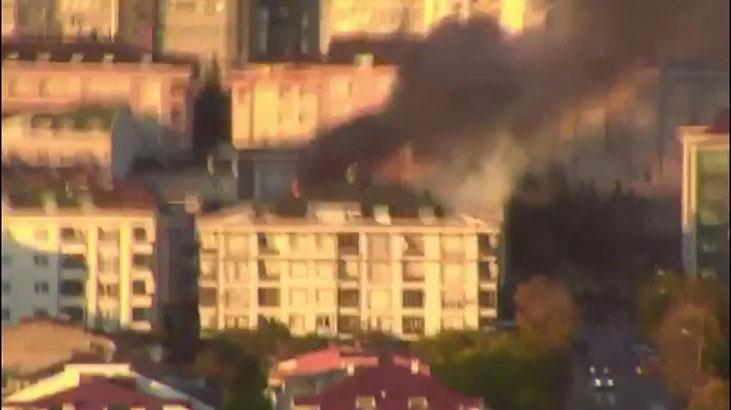 Beylikdüzü’nde 3 katlı iş yerinde çatı katında yangın