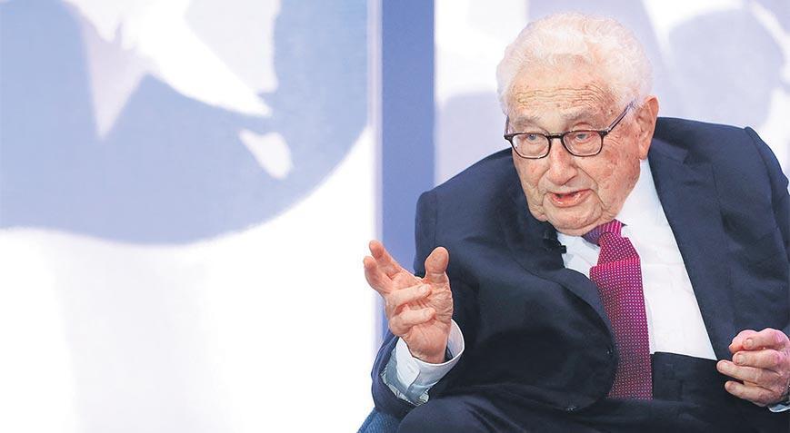 ABD’nin tartışmalı bakanı hayatını kaybetti