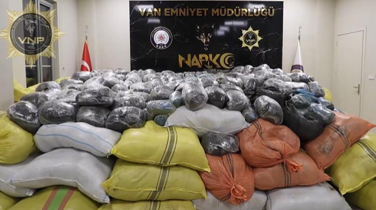 Van’da Narkogüç-38 operasyonu! 4 ton 600 kg esrar ele geçirildi