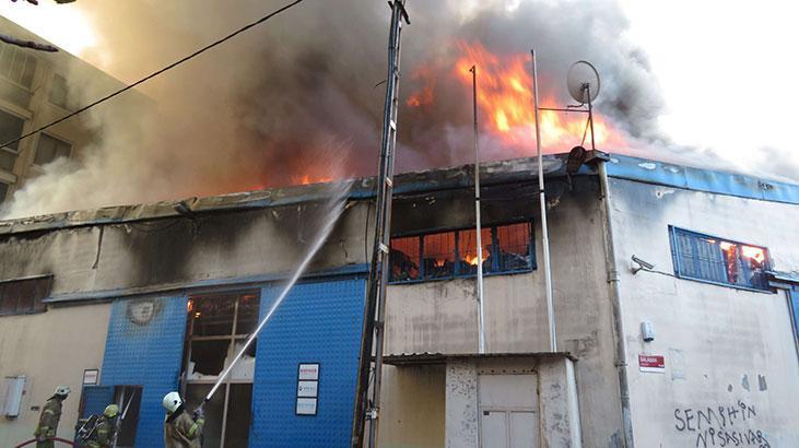 Maltepe’de iş yeri yangını! Ekipler sevk edildi