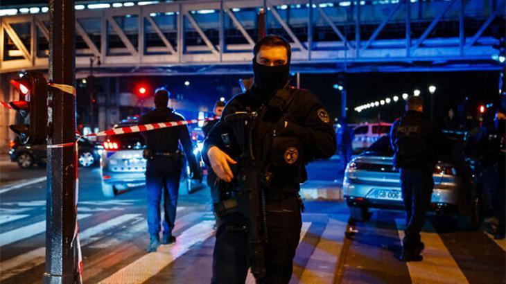 Paris’te Eyfel Kulesi yakınlarında bir kişiyi öldüren saldırganın ‘IŞİD’e bağlılık yemini ettiği’ açıklandı