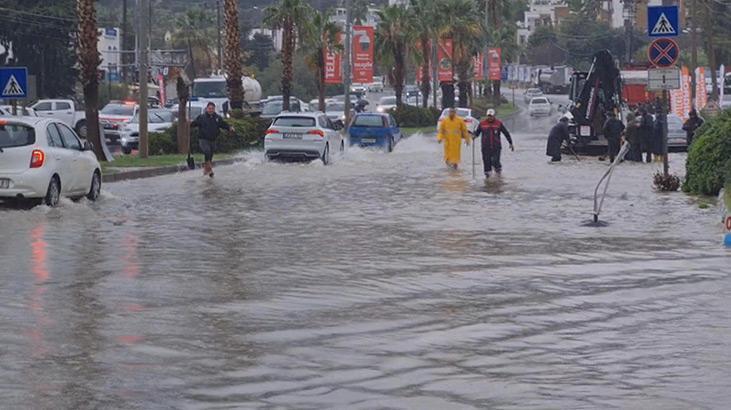 Bodrum’da cadde ve sokaklar göle döndü