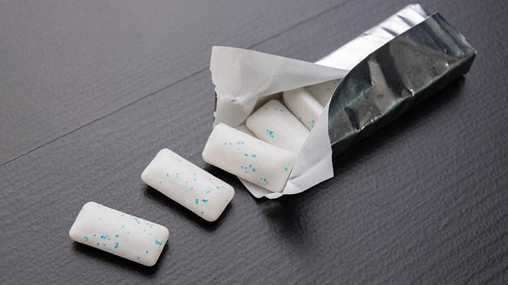 Polonya’da stadyumda sakız çiğnemek yasaklandı