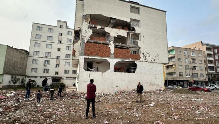 Yıkım ekibi şoku! ‘Bu kadar insan sersefil olduk’