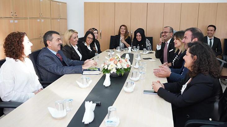 Bakan Tekin Keçiören’de öğretmenlerle bir araya geldi