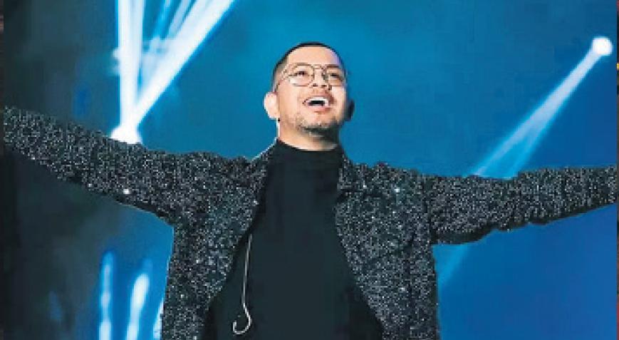 Sahnede kalbine yenildi