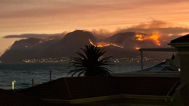 Güney Afrika Cumhuriyeti’nde orman yangını!