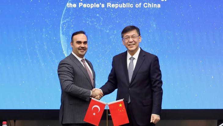 Bakan Kacır, Çinli mevkidaşları ile görüştü