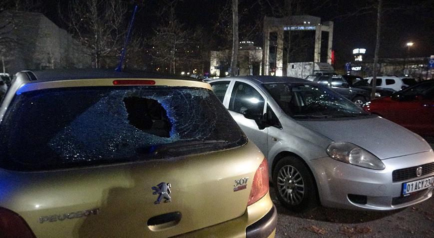 ‘Böyle bir şeye hiç denk gelmedim’ Açık otoparka geldi, 35 aracın camını kırdı