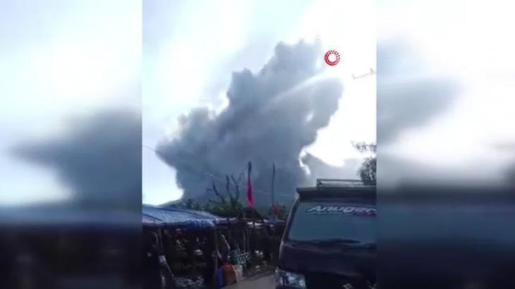 Endonezya’da yanardağ patladı!