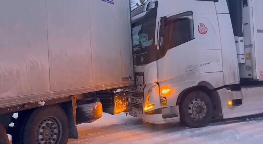 Ardahan-Kars kara yolunda zincirleme kaza