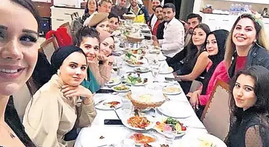 Fenomenler yine eskisi gibi! Şaşahayata devam! İfadeleri alınmadı, reklama devam ediyorlar