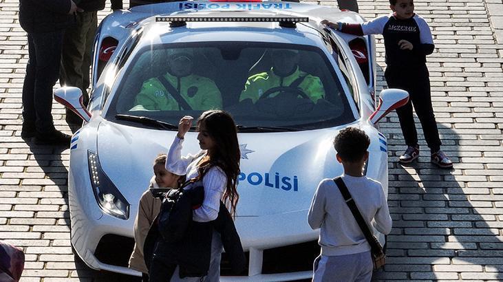 İstanbul’da görenleri şaşkına çeviren polis devriyesi!