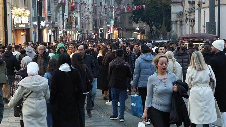 Taksim’de yeni yıla saatler kala hareketlilik başladı! Emniyet’ten geniş güvenlik önlemi