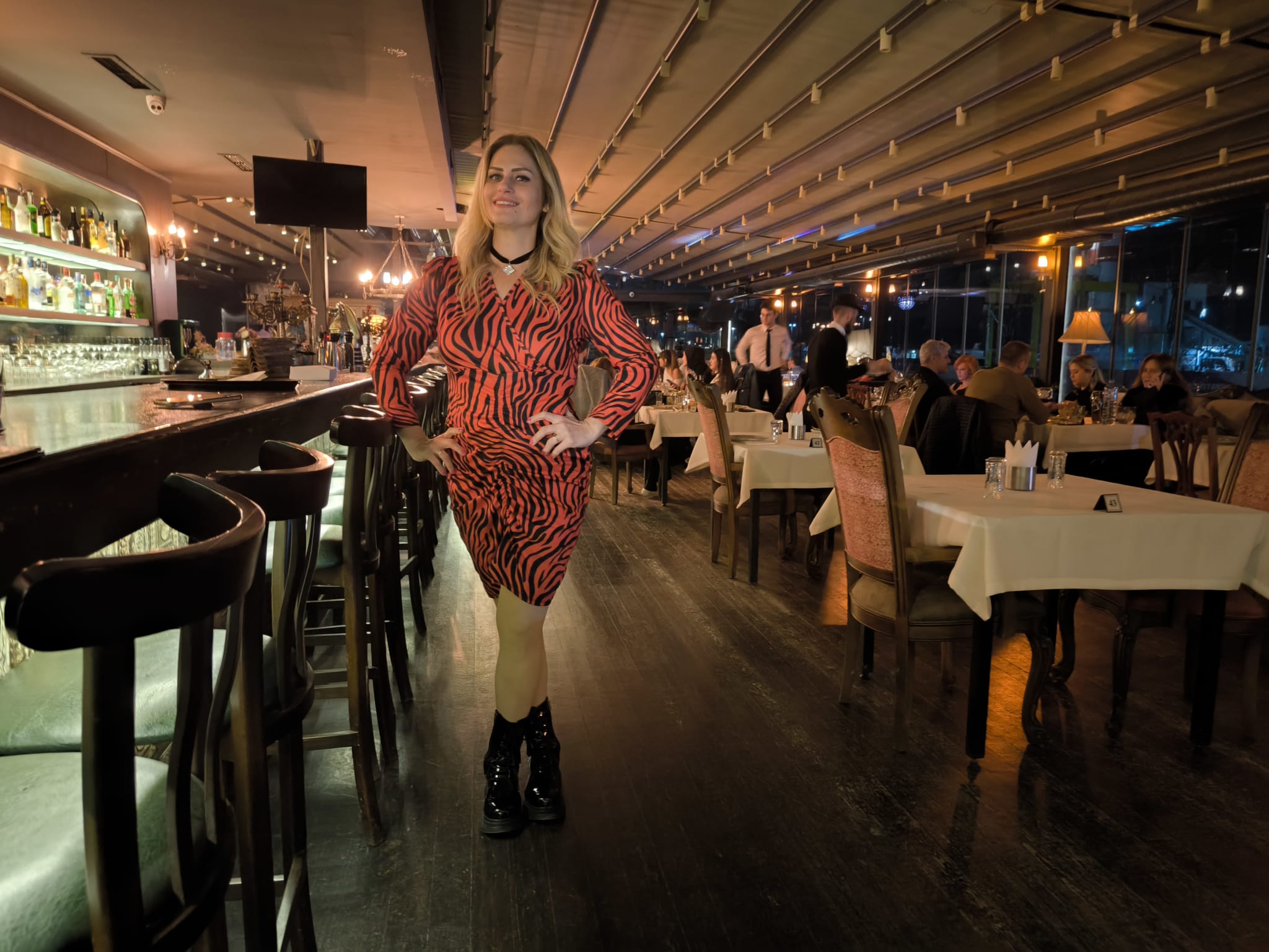 Hande Kahyeri Geceye Renk Kattı