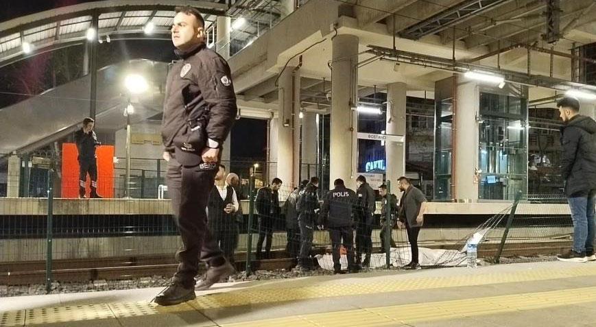 Yılbaşı gecesi Marmaray’da korkunç olay! Polisin gözüne bakarak atladı