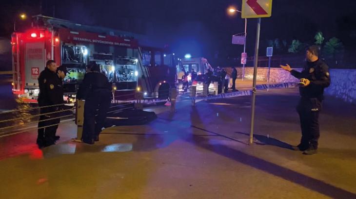 Pendik’te kontrolden çıkan otomobil çelik bariyerlere çarptı: 4 yaralı