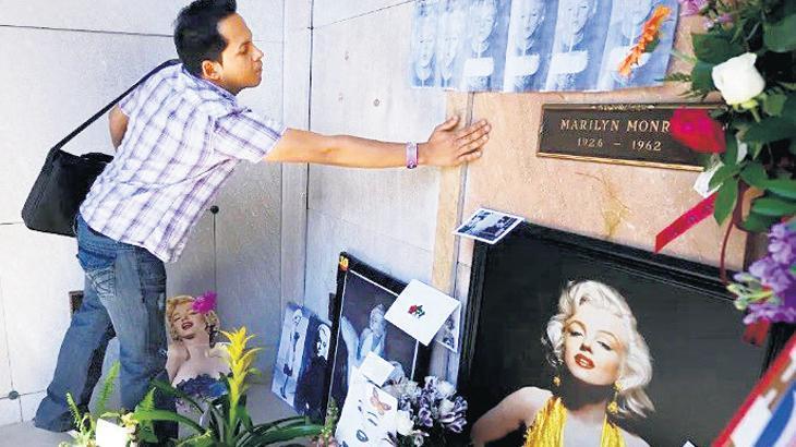 Marilyn Monroe’nun dirisini sömürdükleri yetmedi… Mezarında bile rahat vermiyorlar