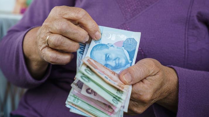 Milyonlarca emekliyi ilgilendiriyor: AK Parti’den ek zam açıklaması