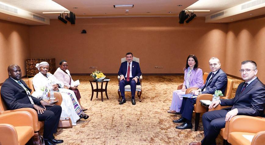 Cumhurbaşkanı Yardımcısı Yılmaz, Kübalı mevkidaşı ve Uganda Başbakanı ile görüştü