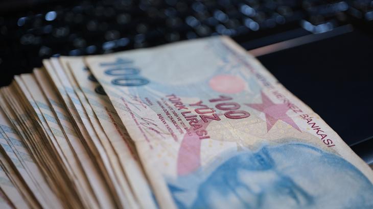 En düşük emekli aylığı alanlar merakla bekliyor! Yeni zamlar bu aya yetişir mi? İşte konuşulan tarih