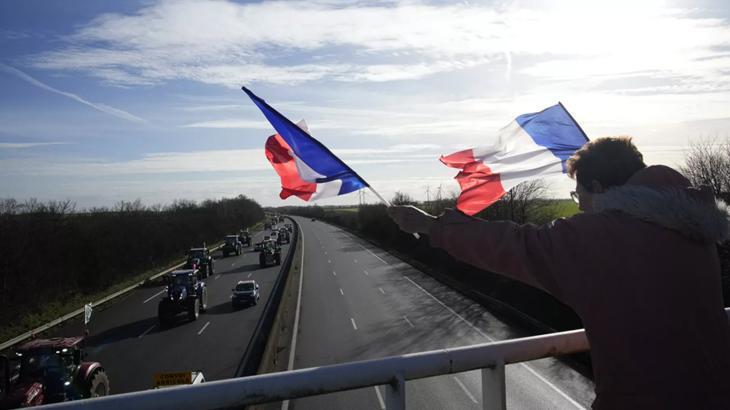 Fransa’da hükümetin tavizlerine rağmen çiftçi eylemleri sürüyor